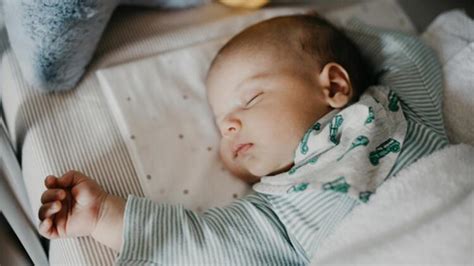 Yeni Doğan Bebeklerde Uyku Düzeni Nasıl Oluşturulmalıdır?